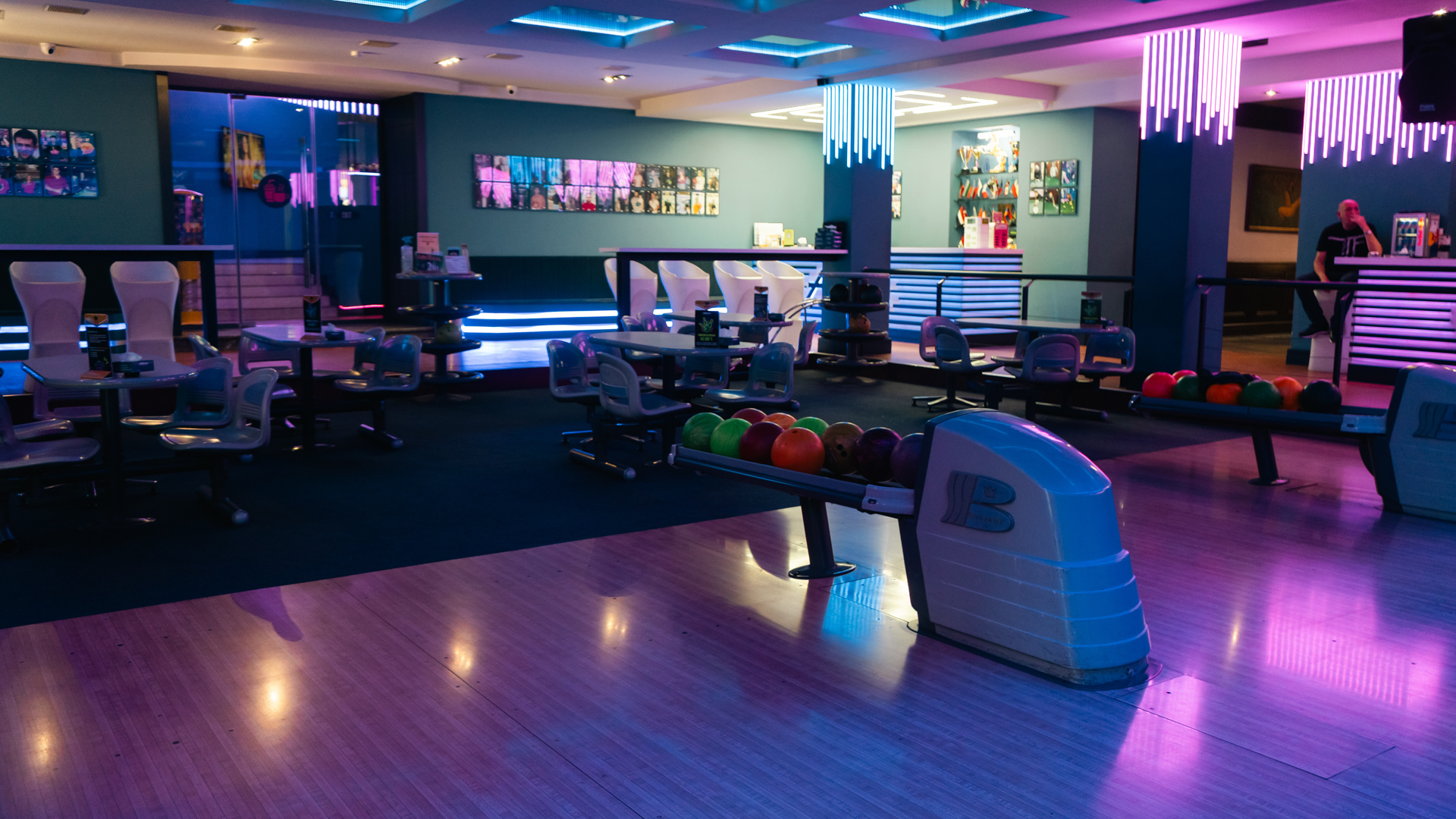 Arena Bowling & Billiards Club